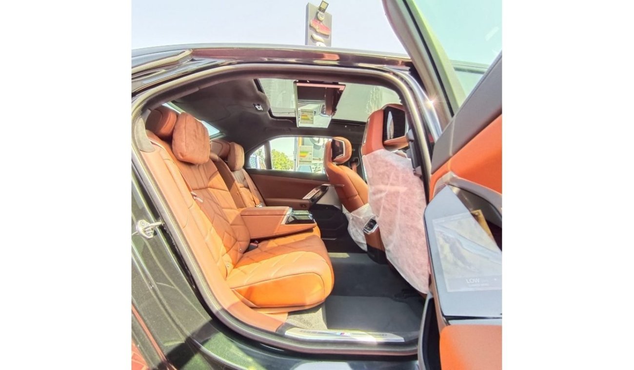 بي أم دبليو 740Li i M Sport 5 Years Warranty & Service 2023 GCC