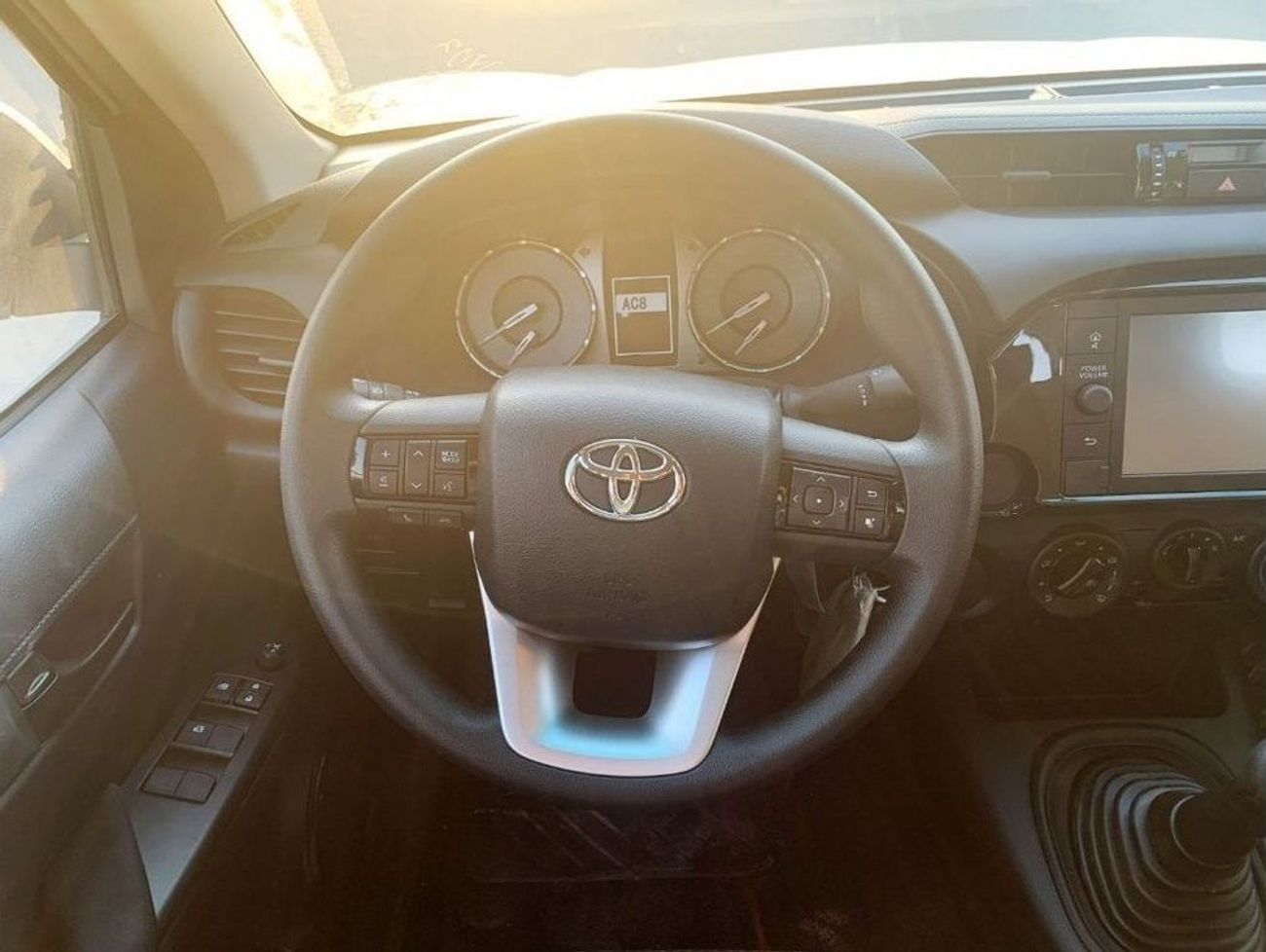 تويوتا هيلوكس TOYOTA HILUX DC 2.4L DSL - M/T - 4X2 - MY23