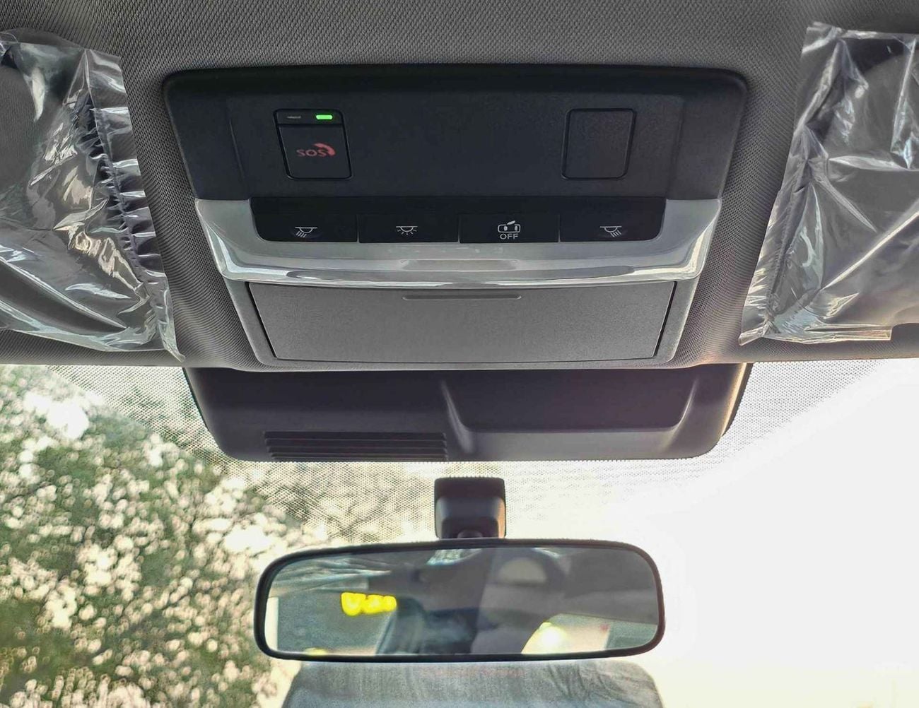 ميتسوبيشي آوتلاندر 2.5L PETROL / LIMOUSINE LEATHER / FR&RR PARKING SENSOR / DVD+CAMERA  (CODE # F03)