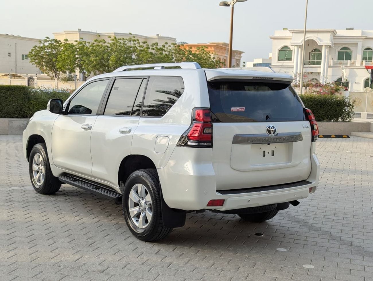 Toyota Prado 2020 Toyota Prado TXL - 3.0L V4 - 4WD- Deisel -GCC- Push Start With Fridge