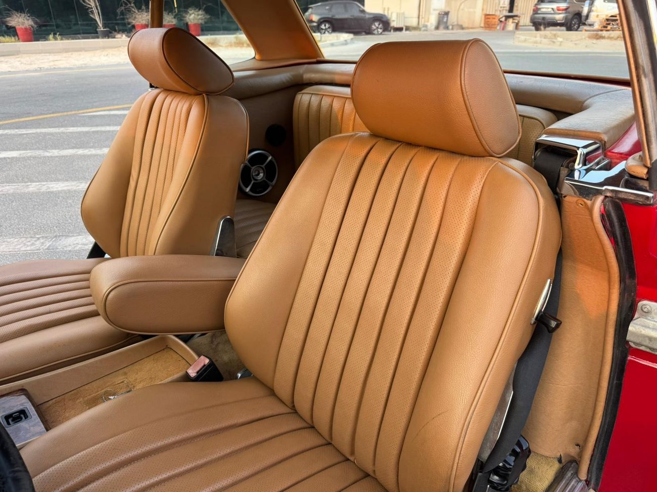 Mercedes-Benz 560 SL