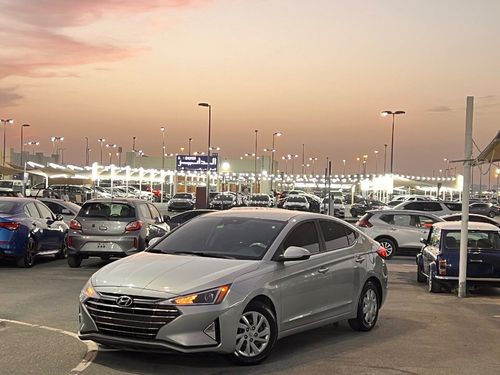 Hyundai Elantra Gl 2020 2.0 liter silver color
