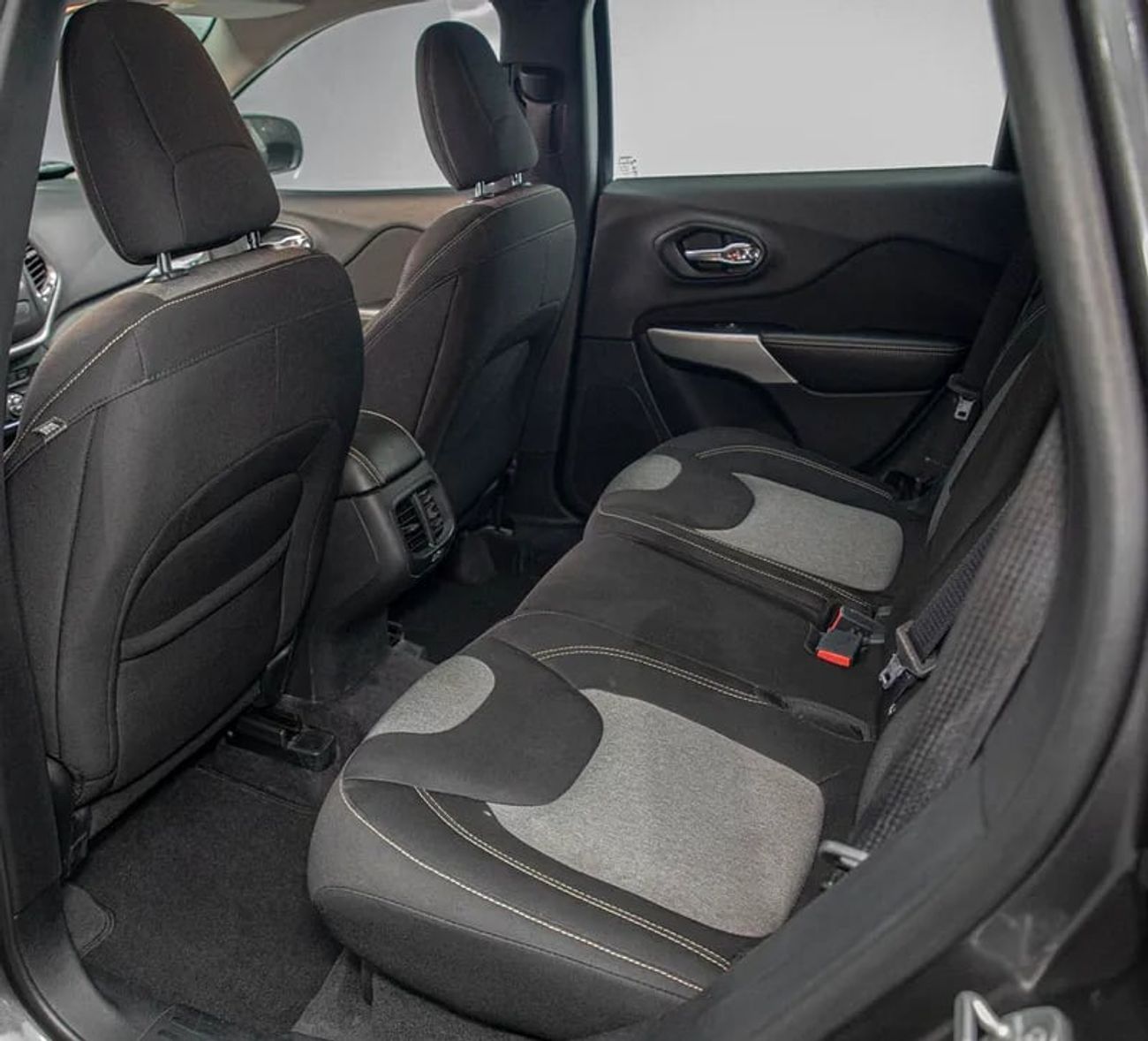 جيب شيروكي Sport 2.4L