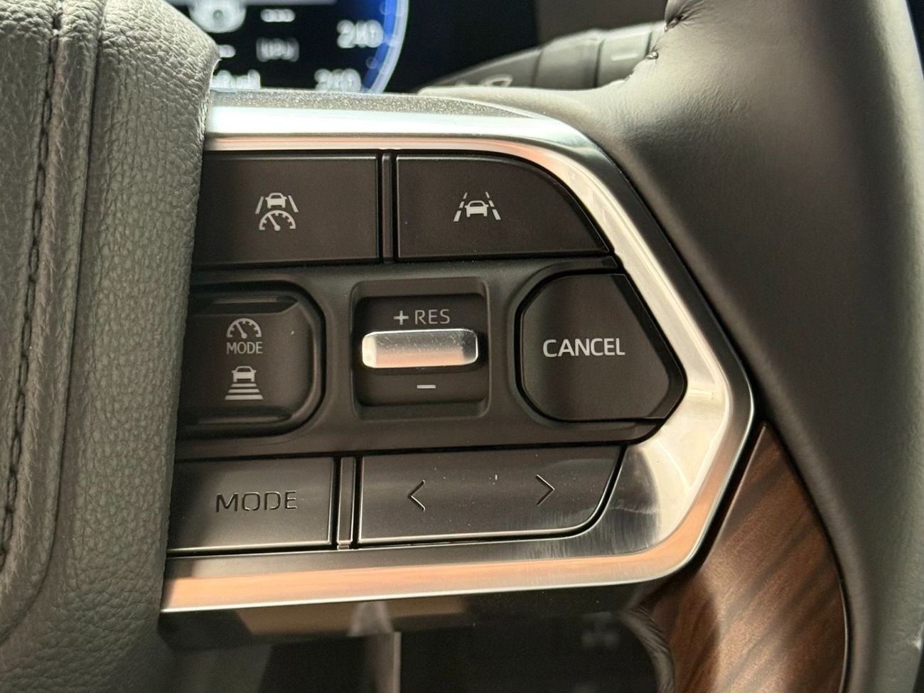 Toyota Land Cruiser 2026 LAND CRUISER 300 VX-HIGH 3.5 HYBRID TWINTURBO MHEV **EXPORT ONLY**التصدير فقط خارج الخليج***