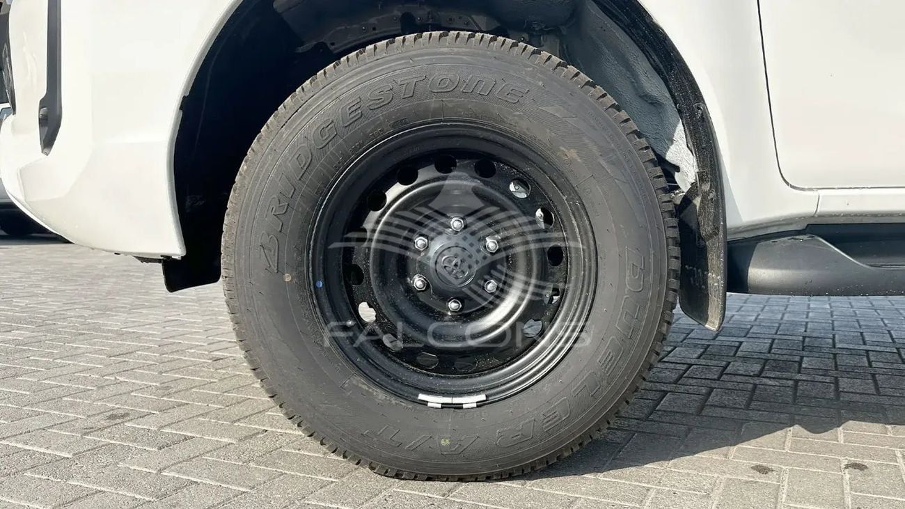 تويوتا هيلوكس GL Toyota Hilux 2.7L P DC 4WD STANDARD 5MT 2025 • Petrol • Manual