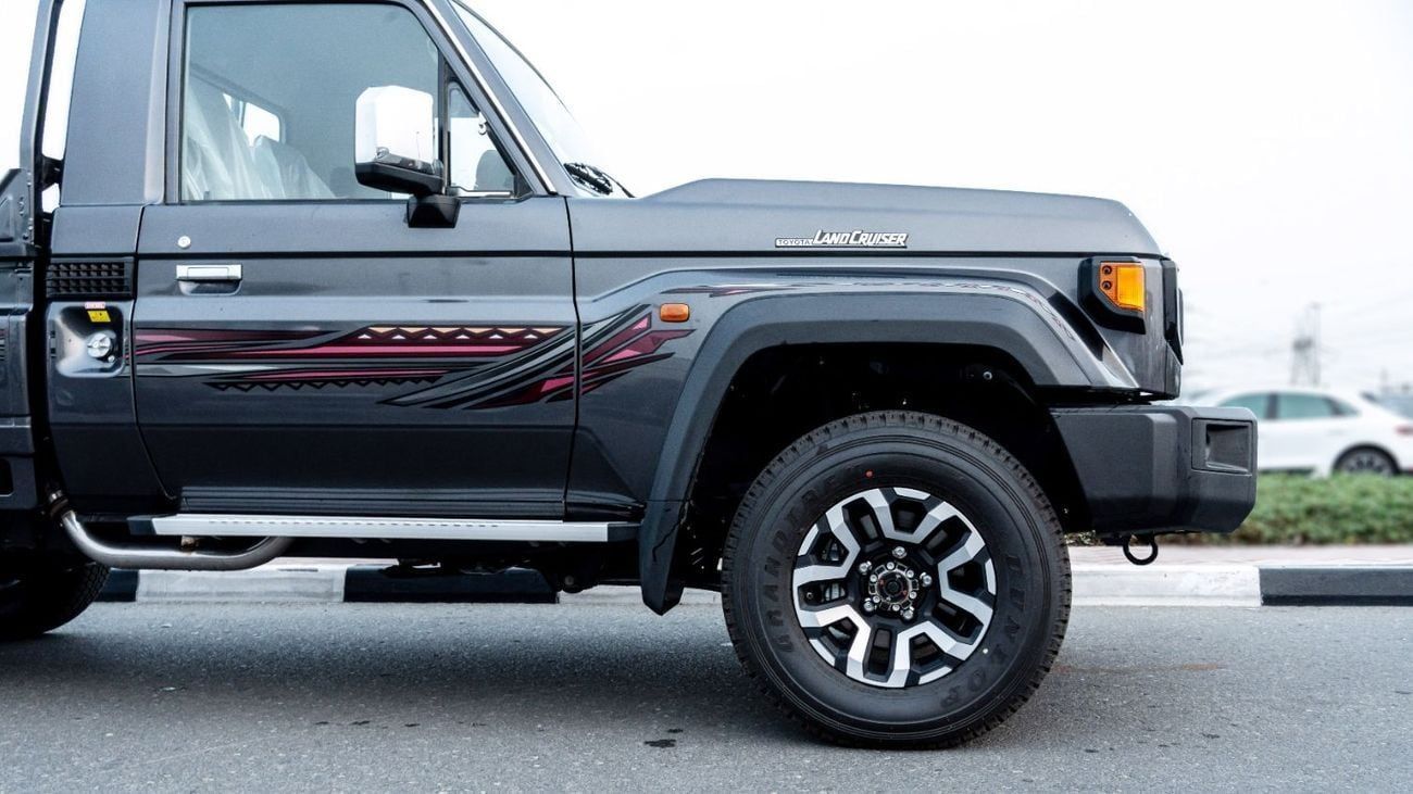 تويوتا لاند كروزر بيك آب 2026 Toyota LC79 2.8L AT Diesel Full Option (Grey-Brown)