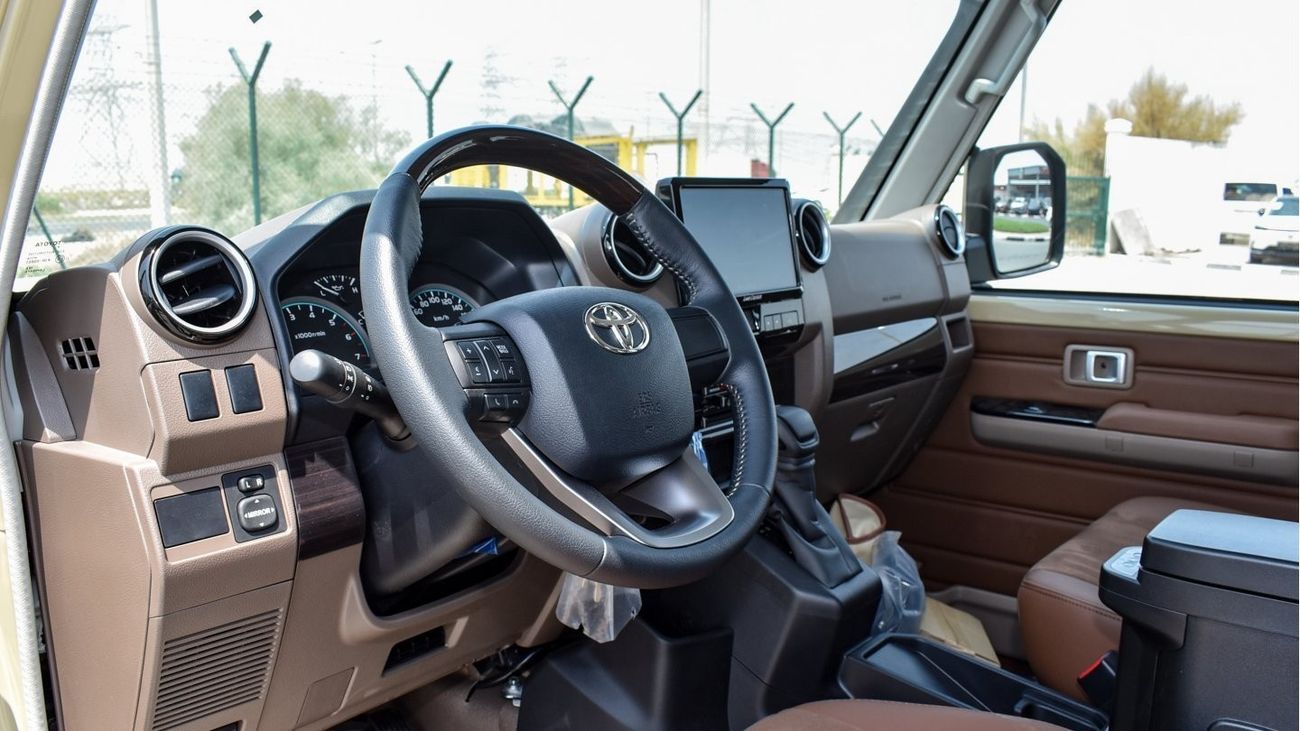 تويوتا لاند كروزر بيك آب 4.0L V6 Petrol Double Cabin A/T