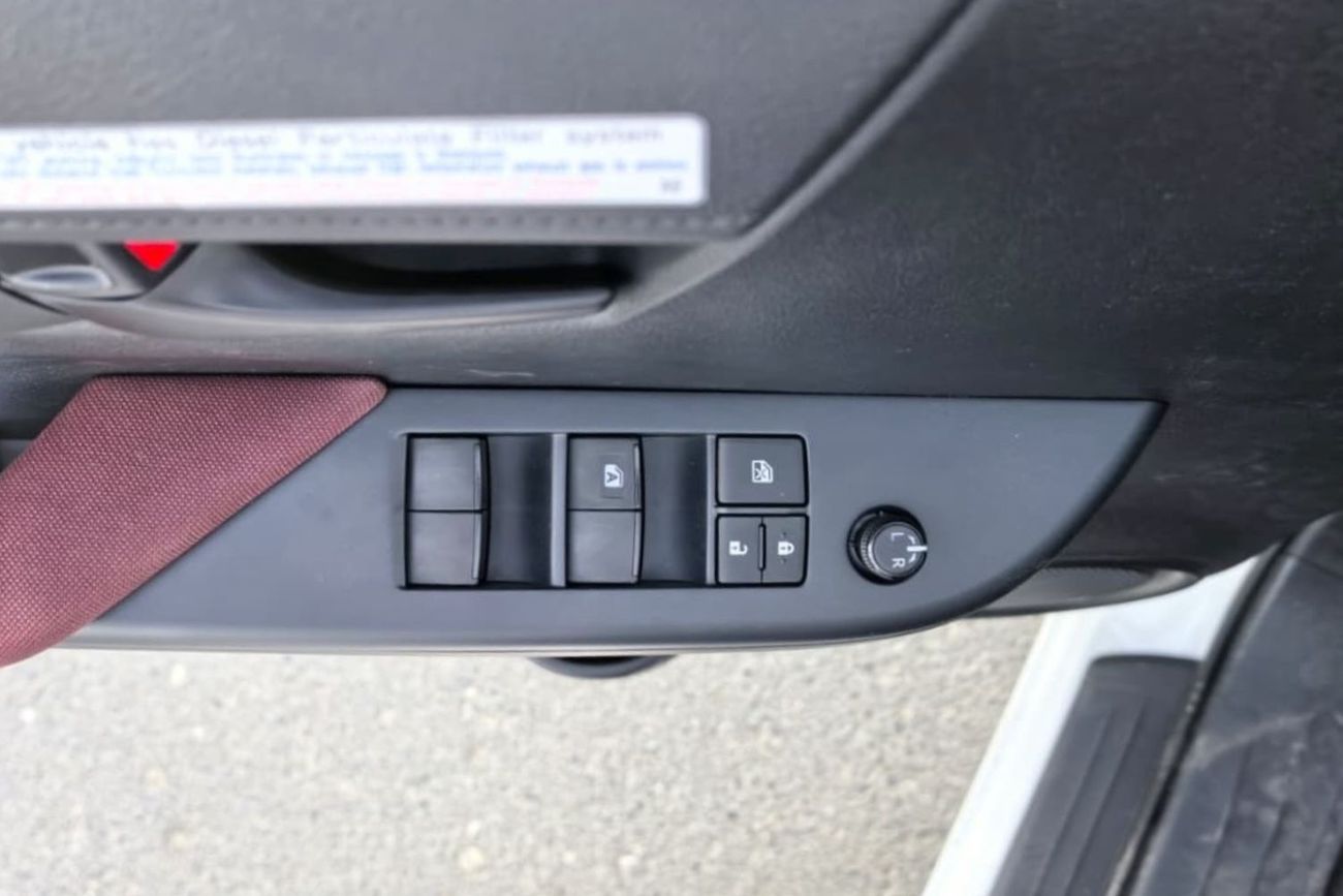 تويوتا هيلوكس TOYOTA HILUX SC 2.7L PETROL 4WD 2026