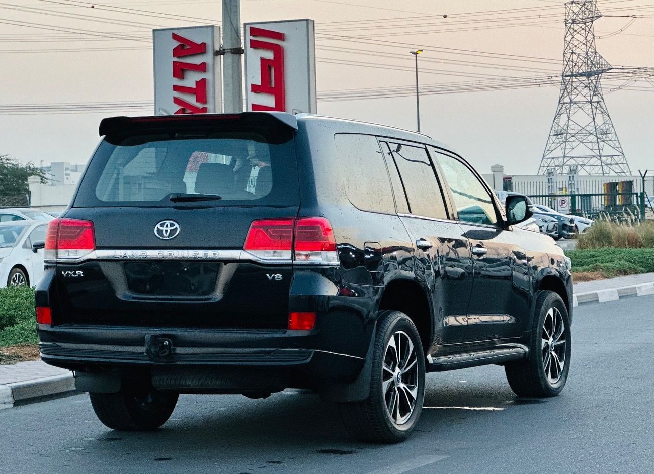 Toyota Land Cruiser VXR 5.7L 4WD