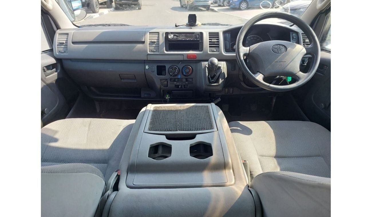 Toyota Hiace TOYOTA HIACE VAN RHD 2007 MODEL 2.5 L DIESEL MANUAL(PM78244)