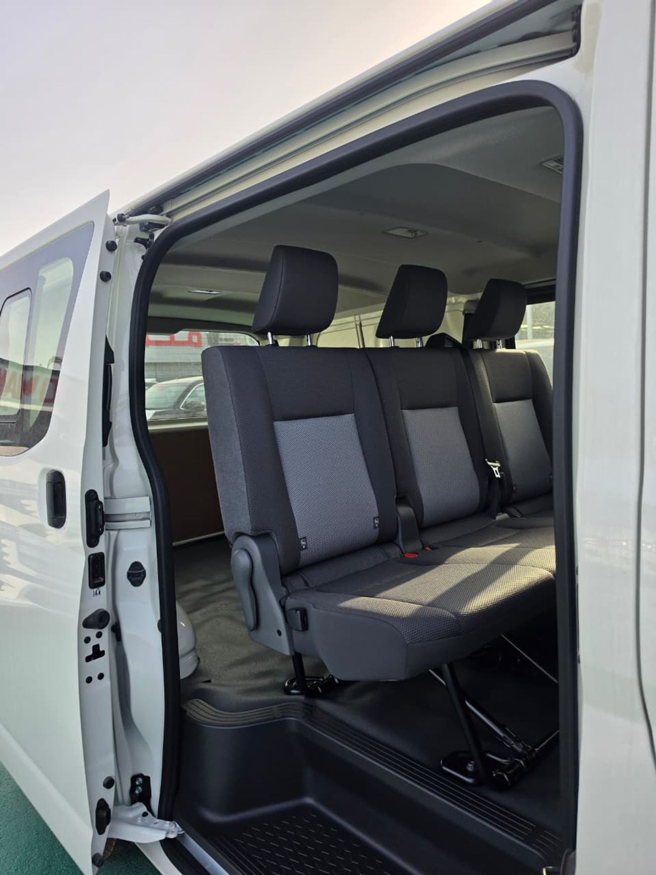 تويوتا هاياس Toyota Hiace GRH300 3.5L Van 2026 – سقف عادي | دفع خلفي | بنزين | فان تجاري