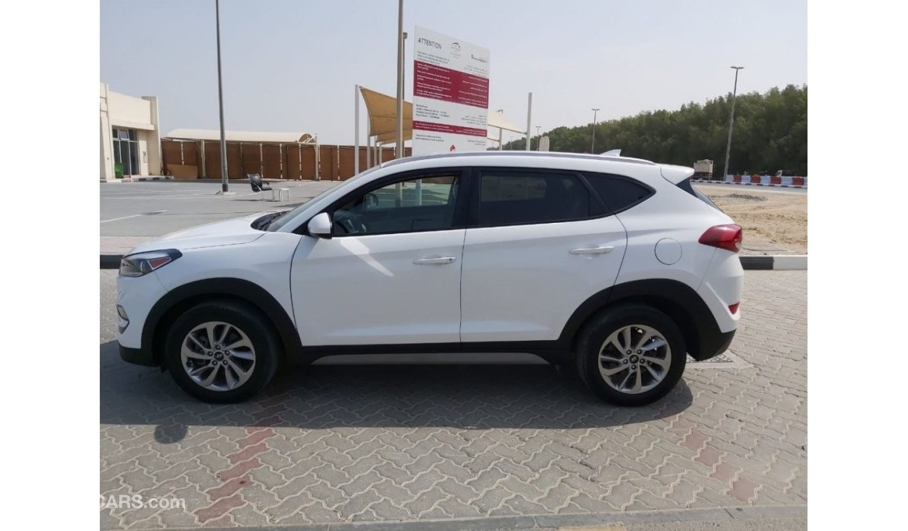 Hyundai Tucson SE - Very Clean Car