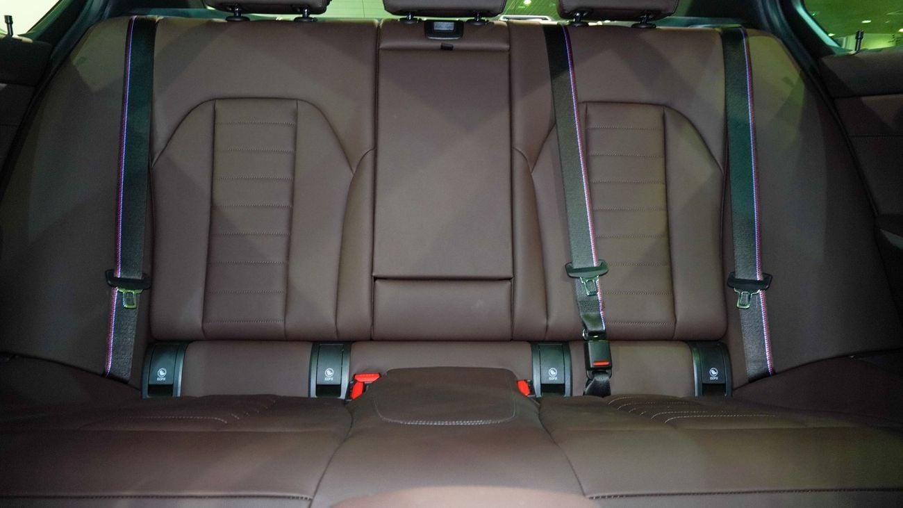 بي أم دبليو 330i M Kit