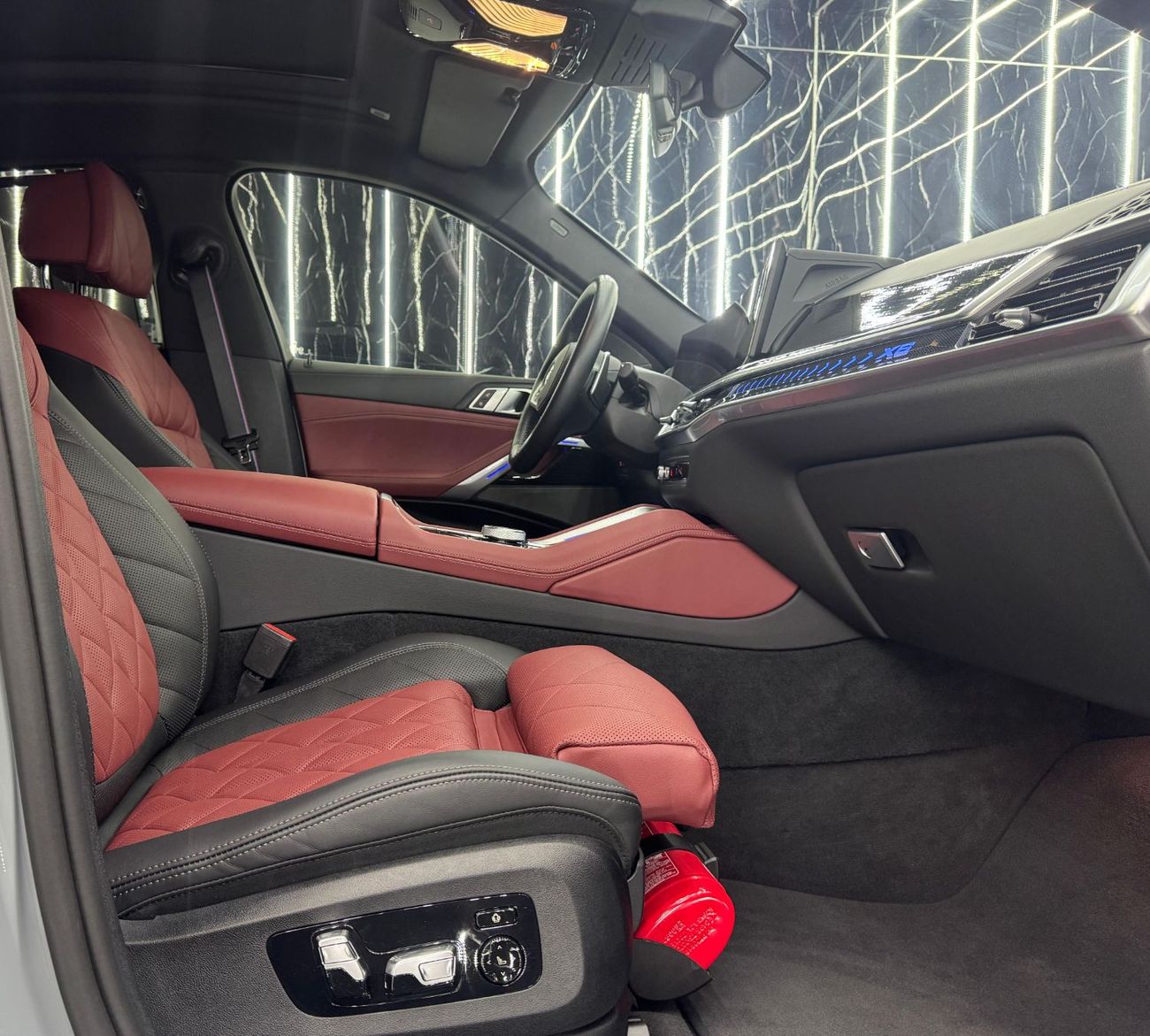 بي أم دبليو X6 xDrive40i Luxury M Sport Package 3.0L ***Appointment Only***  - AED 4,997 / Month with a 20% Down Pa