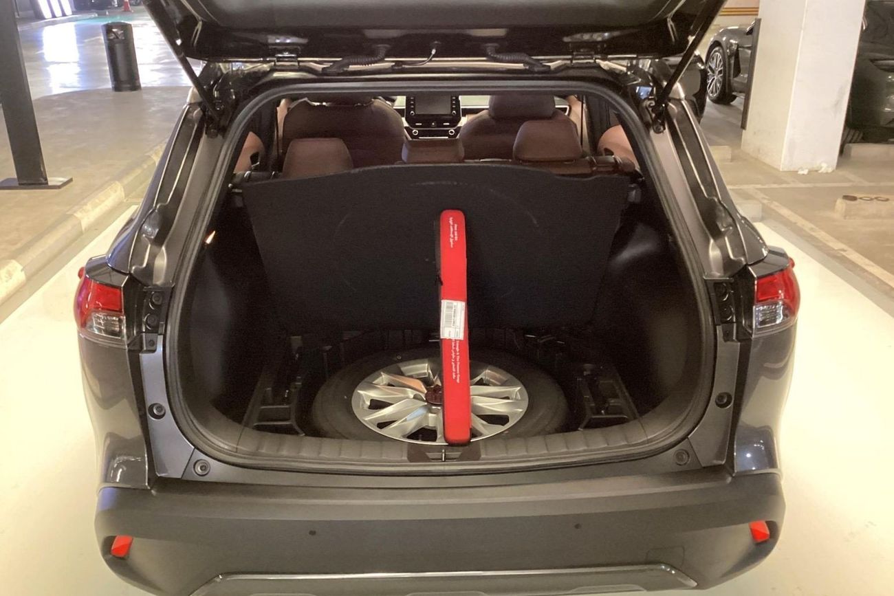 تويوتا كورولا كروس GLI | National Day Celebration | شامل الضمان | 0 ﺪﻔﻋﺓ ﺃﻮﻟﻯ