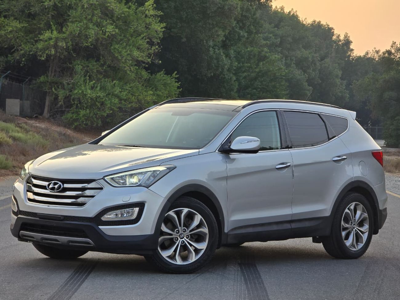 Hyundai Grand Santa Fe GLS Top 3.3L HYUNDAI SANTA FE GRAND 2014 GCC V6 // FULL OPITION // GOOD CONDITION // 7 SEATS