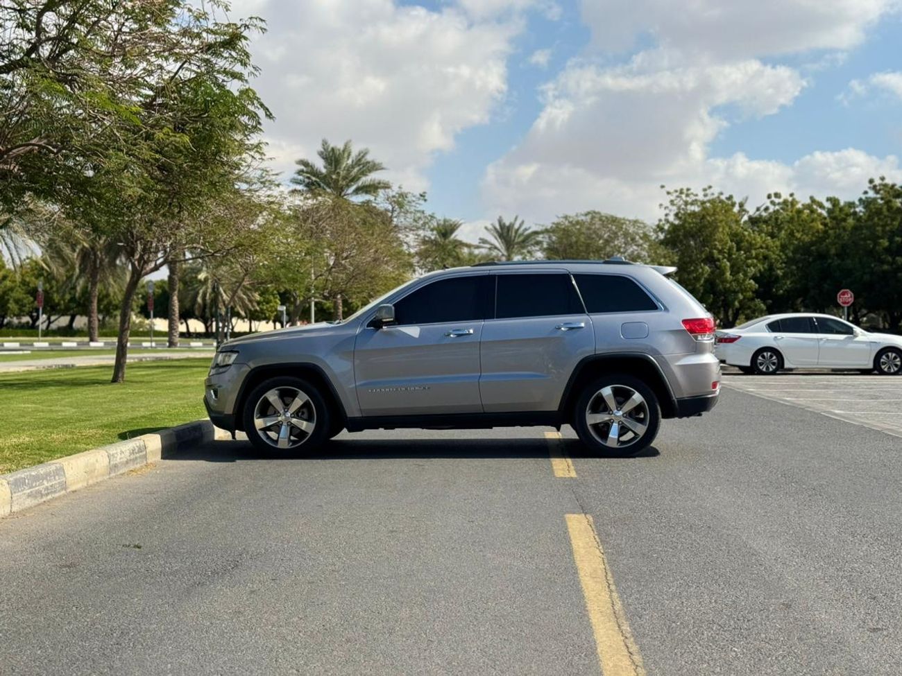 جيب جراند شيروكي Limited 3.6L