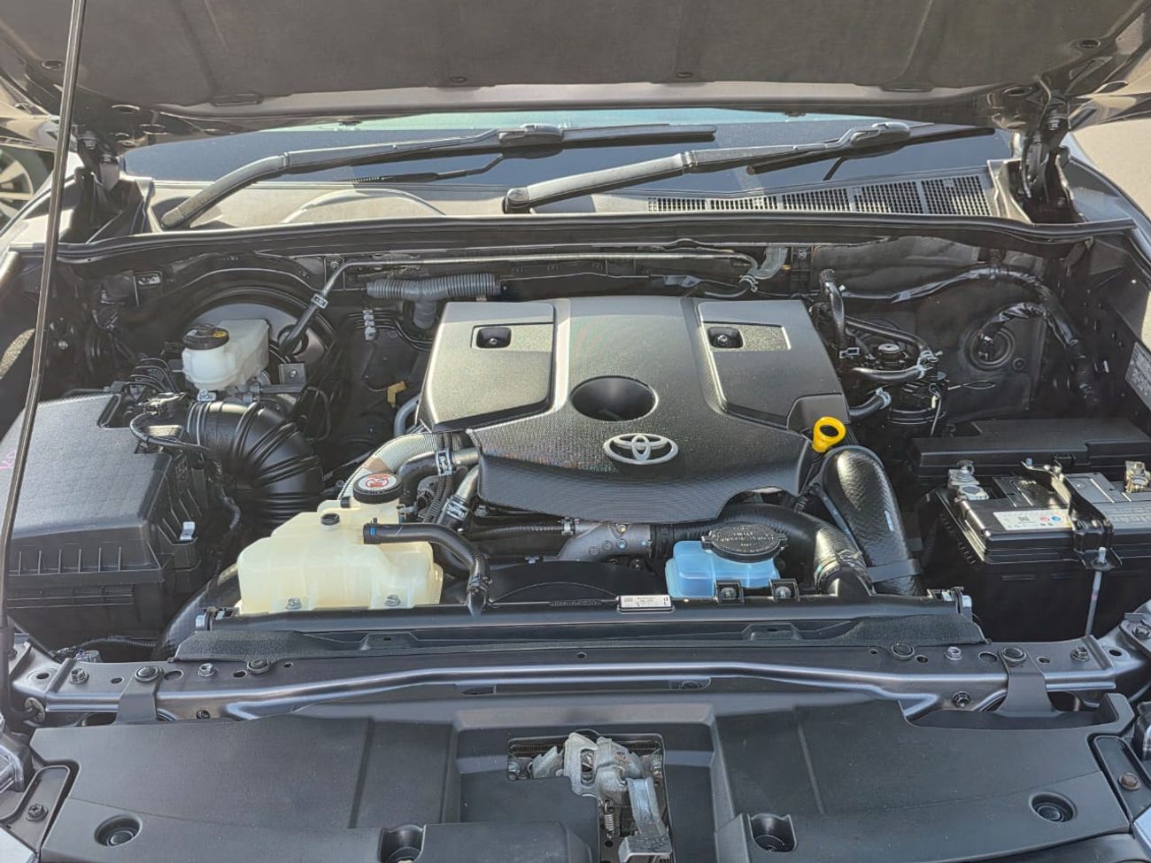 تويوتا هيلوكس diesel 2.8 liter right hand drive only for export available