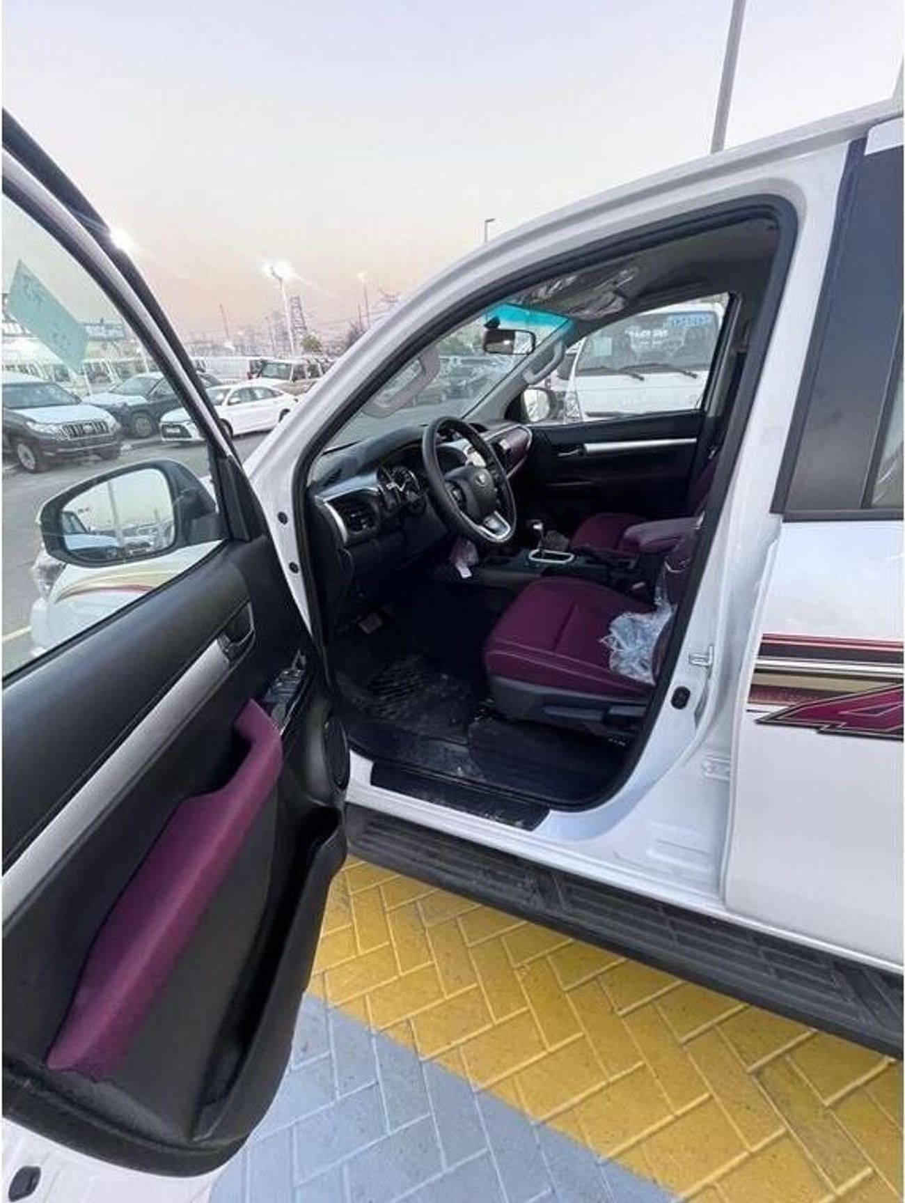 تويوتا هيلوكس GXL-S 2.7L PETROL A/T 4WD OMAN SPECS