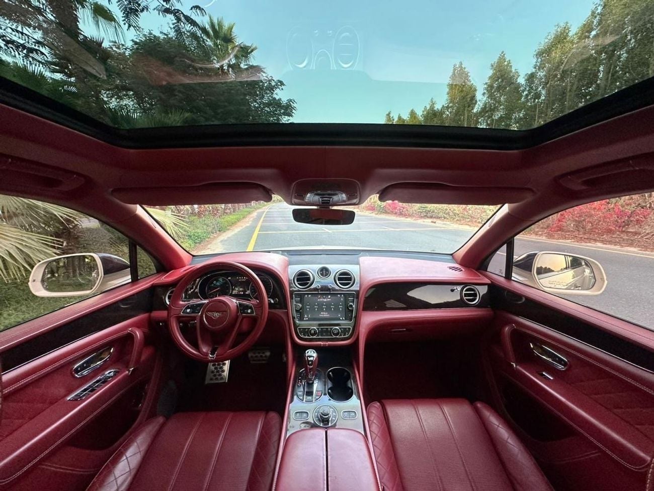 Bentley Bentayga Bentayga 4.0T 2017 Bentley Bentayga W12 Twin Turbo - GCC Spec