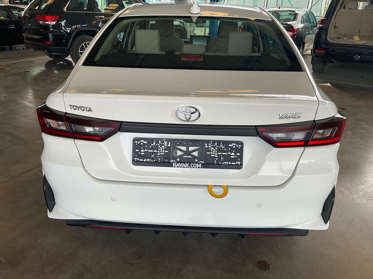 تويوتا يارس 1.5 VVT-I E CVT | شامل الضمان | 0 ﺪﻔﻋﺓ ﺃﻮﻟﻯ