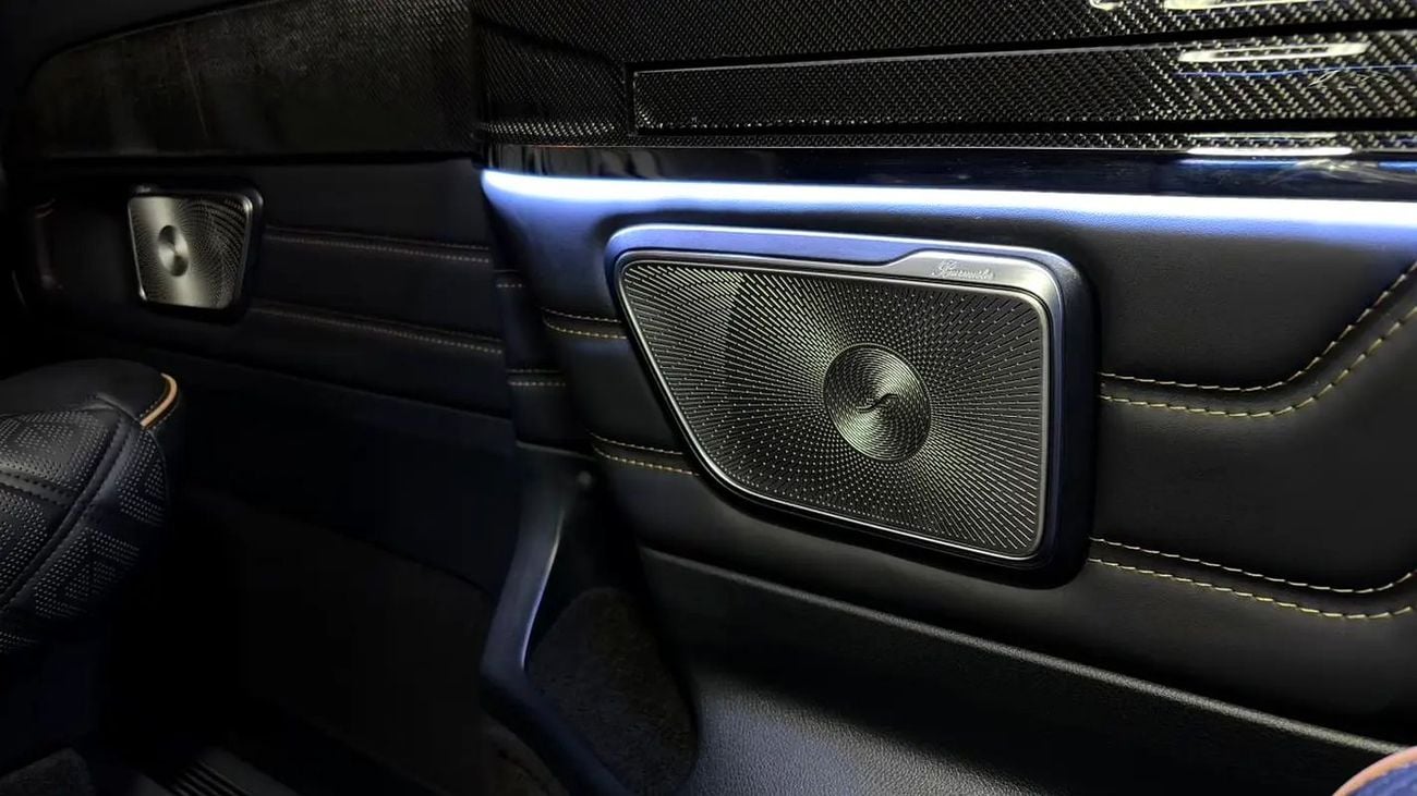 مرسيدس بنز V 300 ARRIVAL MODEL VIP MERCEDES GCC V300 with ADDITIONAL REAR AC - 2 Years Warranty by VLINE