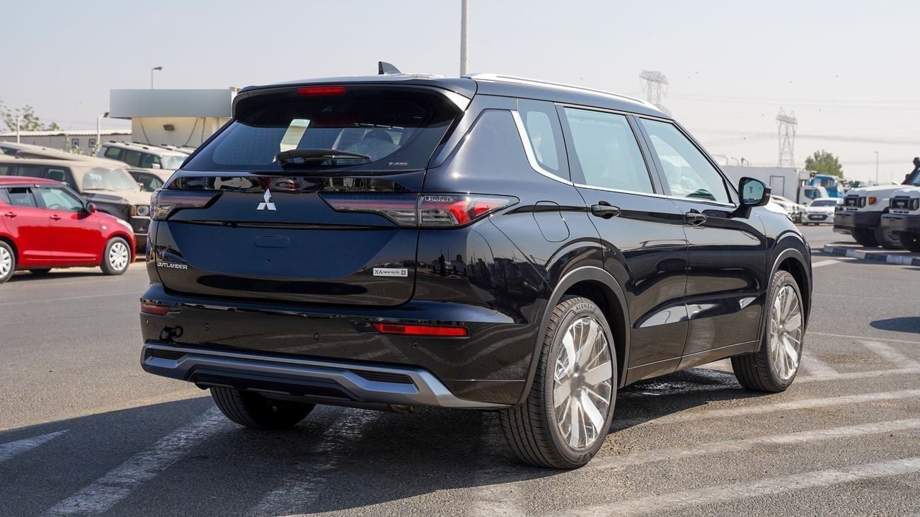 ميتسوبيشي آوتلاندر جديد كلياً 2026 ميتسوبيشي أوتلاندر بريميوم (G09) 2.5 لتر | SUV بـ 7 مقاعد | مواصفات GCC | مخصص للتصد