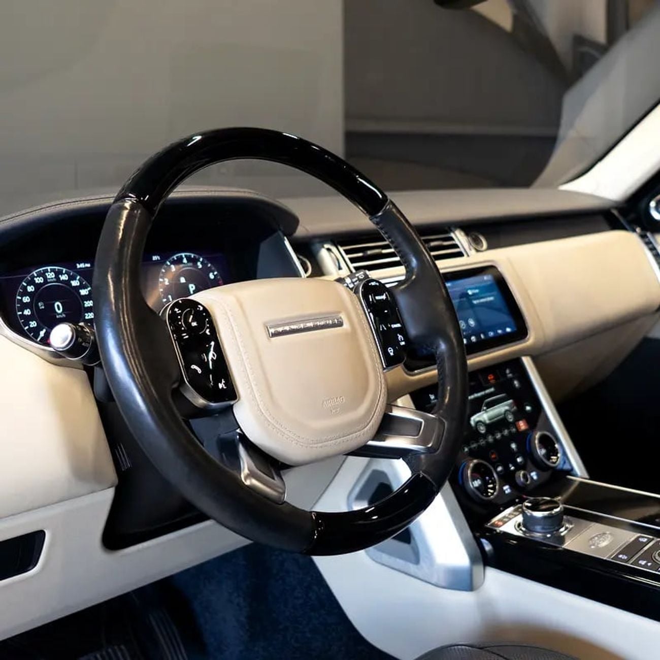 Land Rover Range Rover AED 2,586 p.m • 0% Downpayment • Range Rover Vogue  • 1 Year Warranty