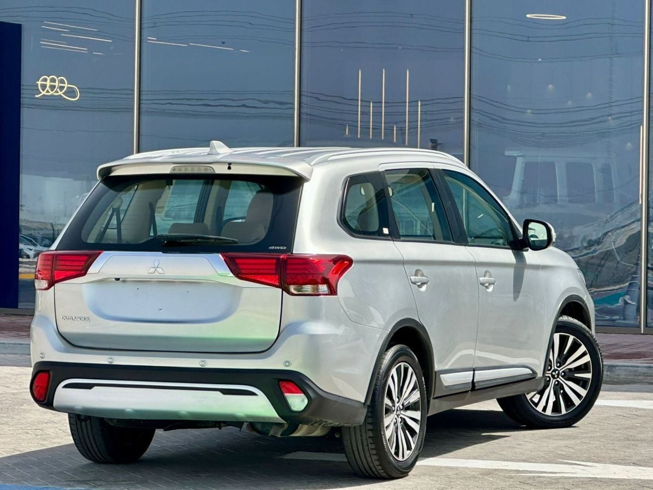 ميتسوبيشي آوتلاندر GLX 2.4L
