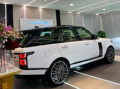 Land Rover Range Rover AUTOBIOGRAPHY KIT RR VOGUE SUPERCHARGED || GCC || FULLY LOADED || SCREENS