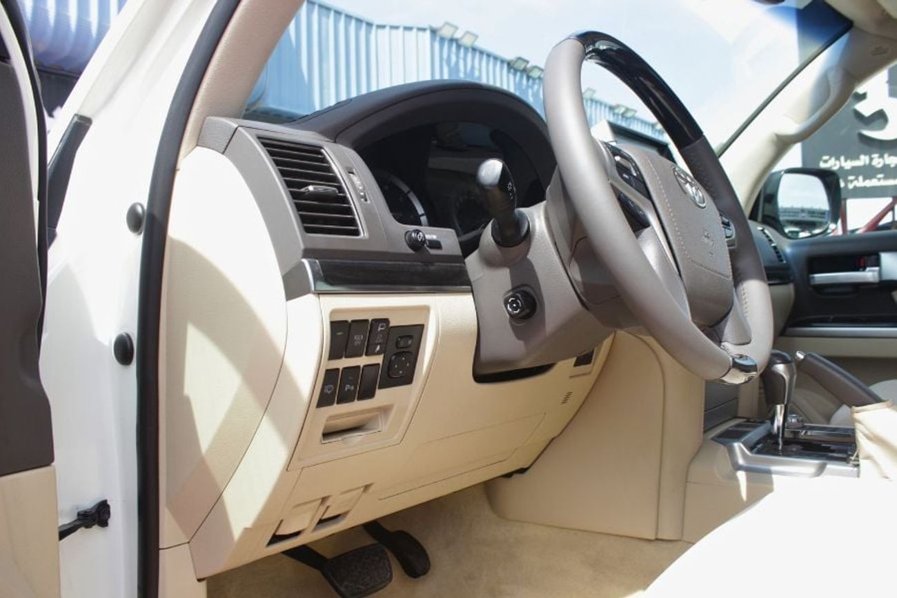 Toyota Land Cruiser VXR 5.7L 4WD,GCC