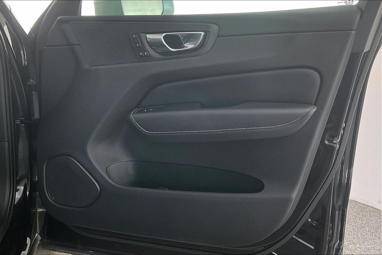 Volvo XC60 T5 R Design | Guaranteed Warranty | 0 Down Payment