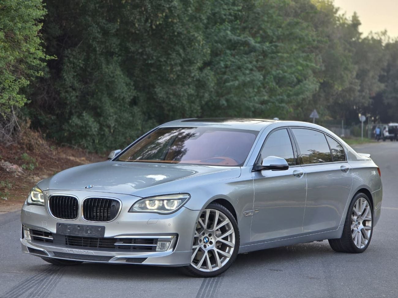 بي أم دبليو 750Li Luxury 4.4L (443 HP)