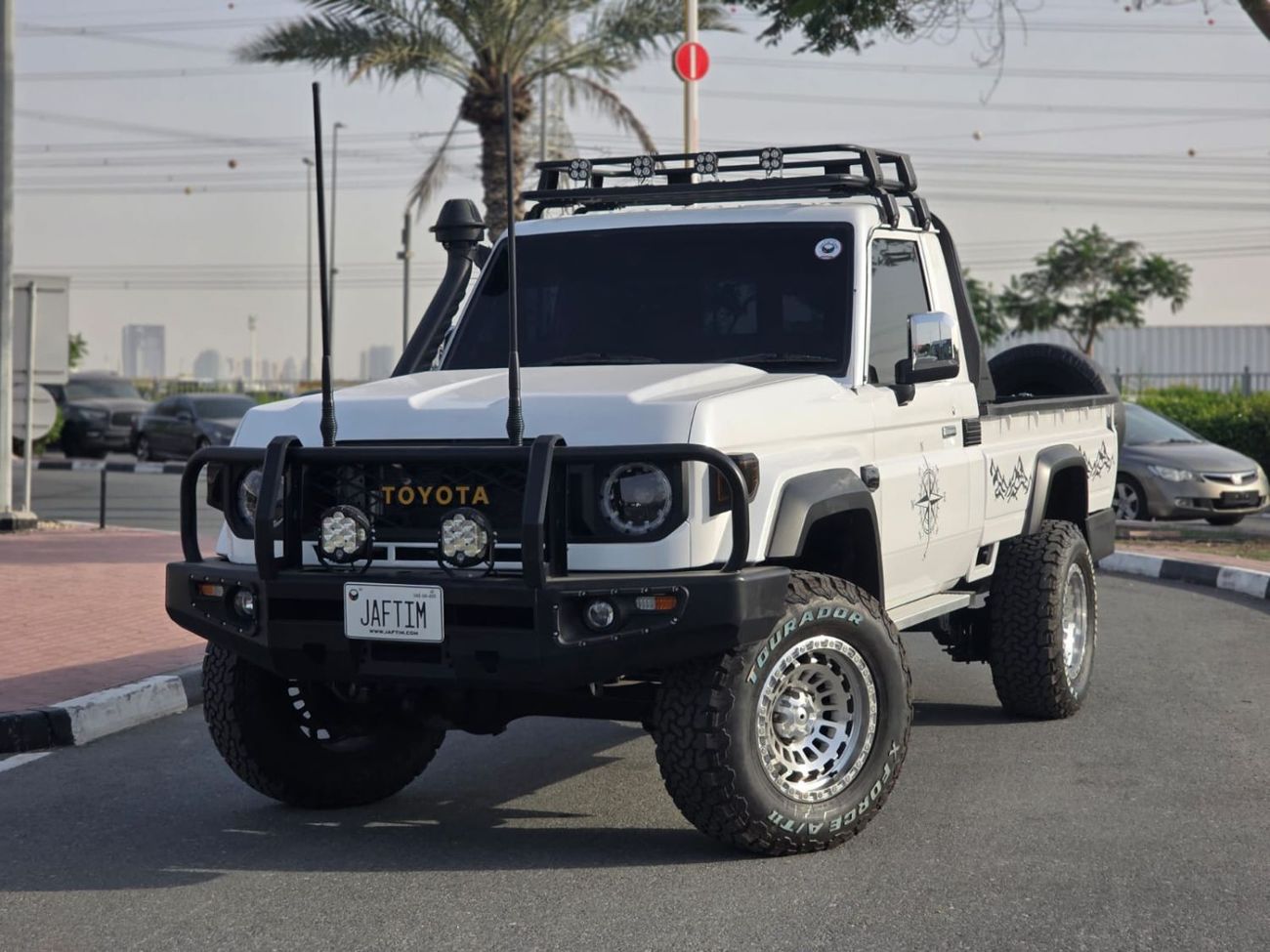 تويوتا لاند كروزر بيك آب -