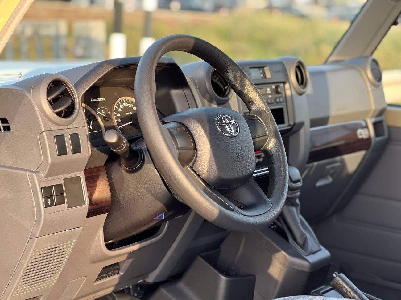 تويوتا لاند كروزر 70 3 DOOR LC78 2.8L DSL A/T // 2025 // STANDARD OPTION WITH MANUAL WINDOWS // SPECIAL OFFER // BY FORMU