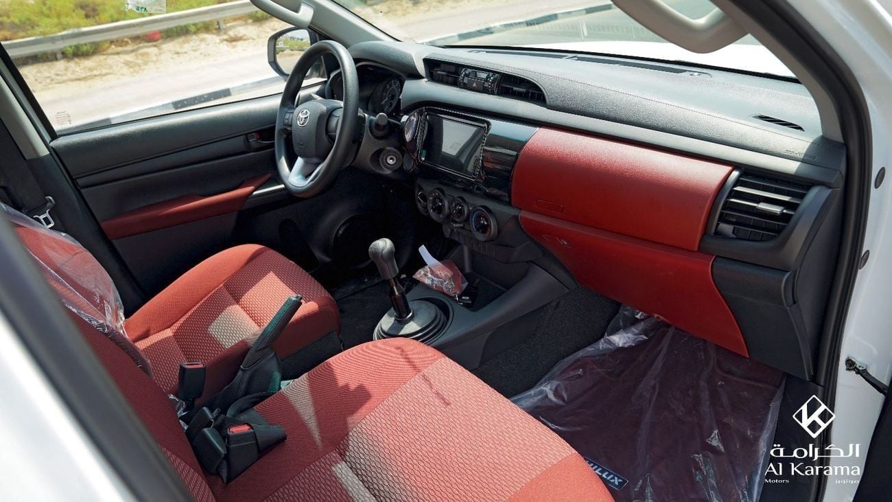 Toyota Hilux DLX 2.4L Manual Transmission | 4x4 |  GCC Specs | Power Mirror | Touch Screen Media Player