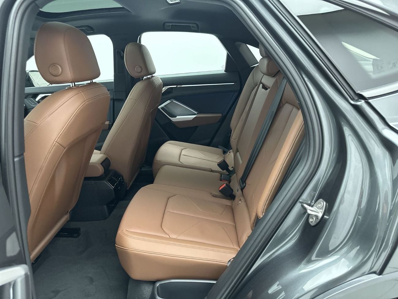 أودي Q3  Q3 Sportback 40 TFSI quat 180hp S line (Ref# 02130)