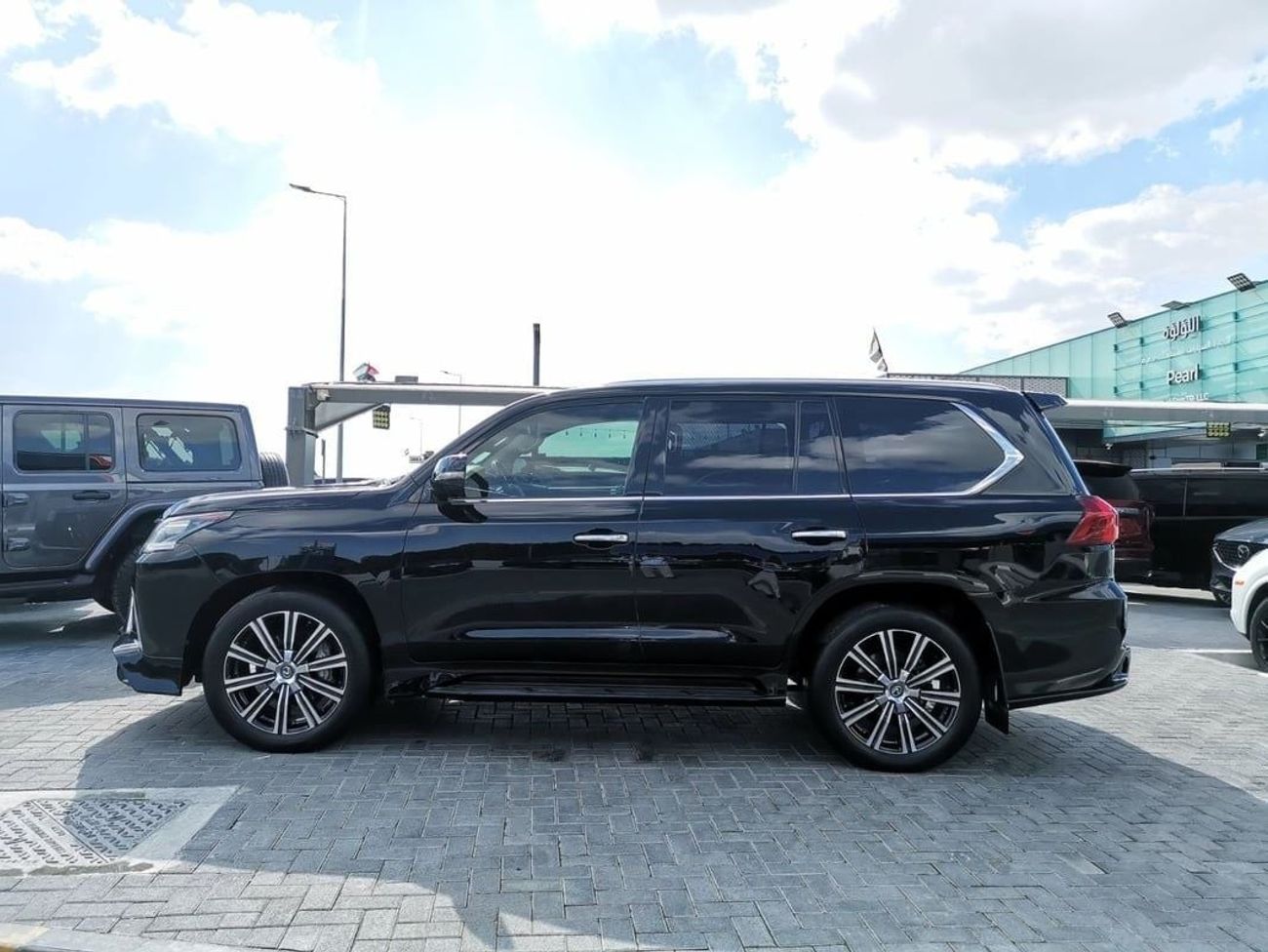 لكزس LX 570 Platinum 5.7L Lexus LX570 - 2020 - Black