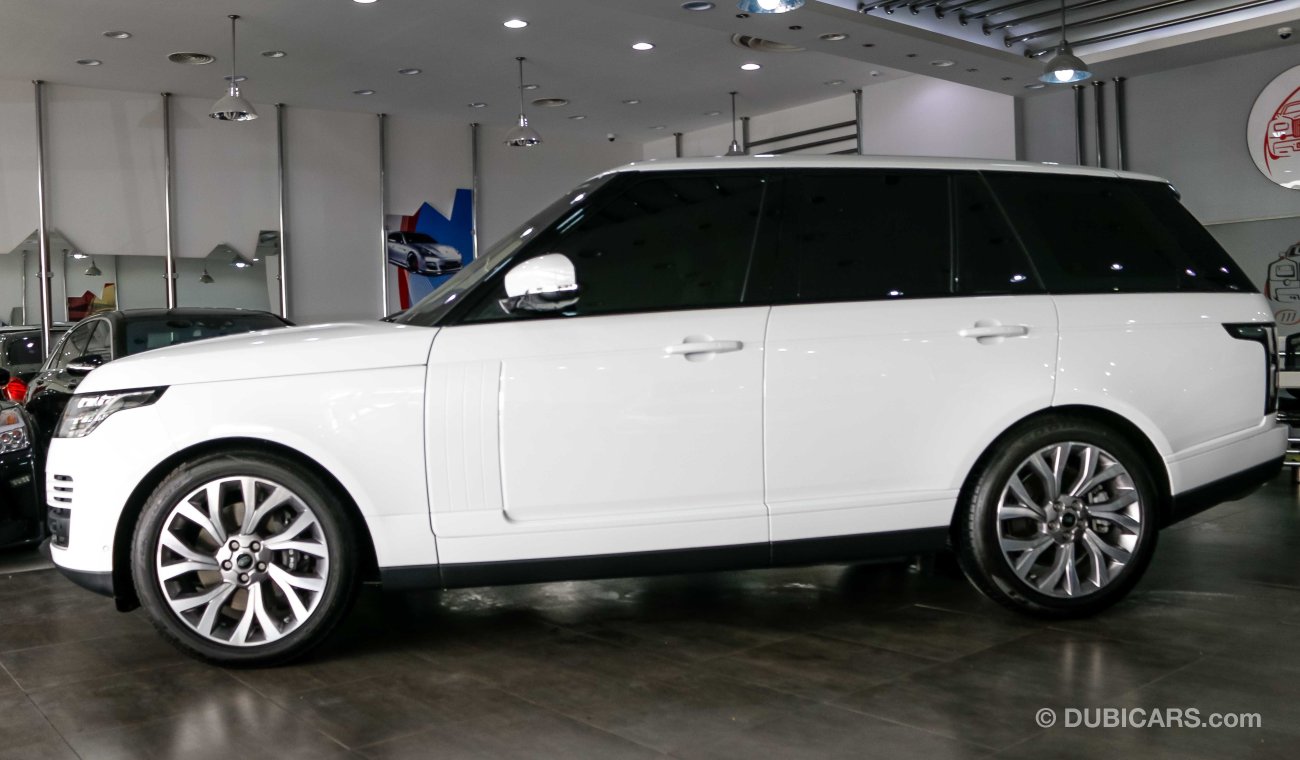 لاند روفر رانج روفر فوج إس إي سوبرتشارج Pre-owned Land Rover Range Rover Vogue HSE for sale in Dubai. White 2018 model, available at 111 Use