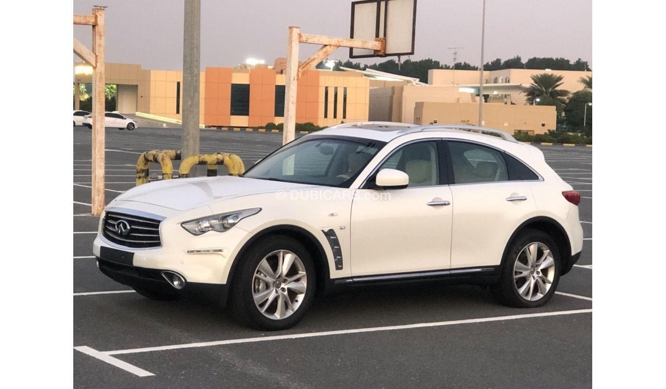 Infiniti QX70 Luxury Plus MODEL 2014 GCC CAR PERFECT CONDITION INSIDE AND OUTSIDE FULL OPTION SUN ROOF LEATHER SEA