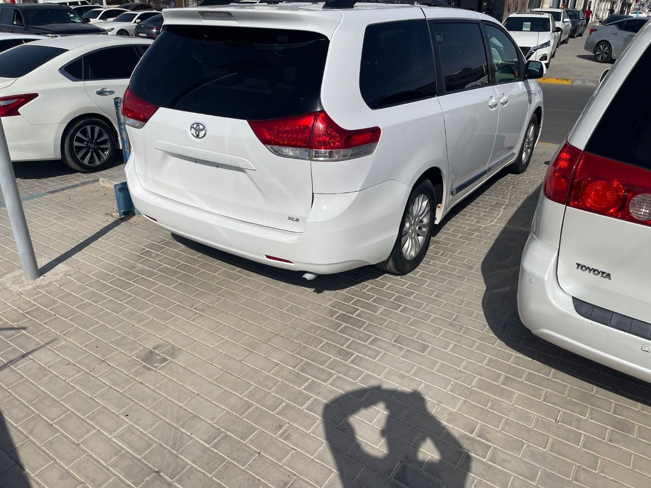 تويوتا سيينا XLE Full Option VCC paper