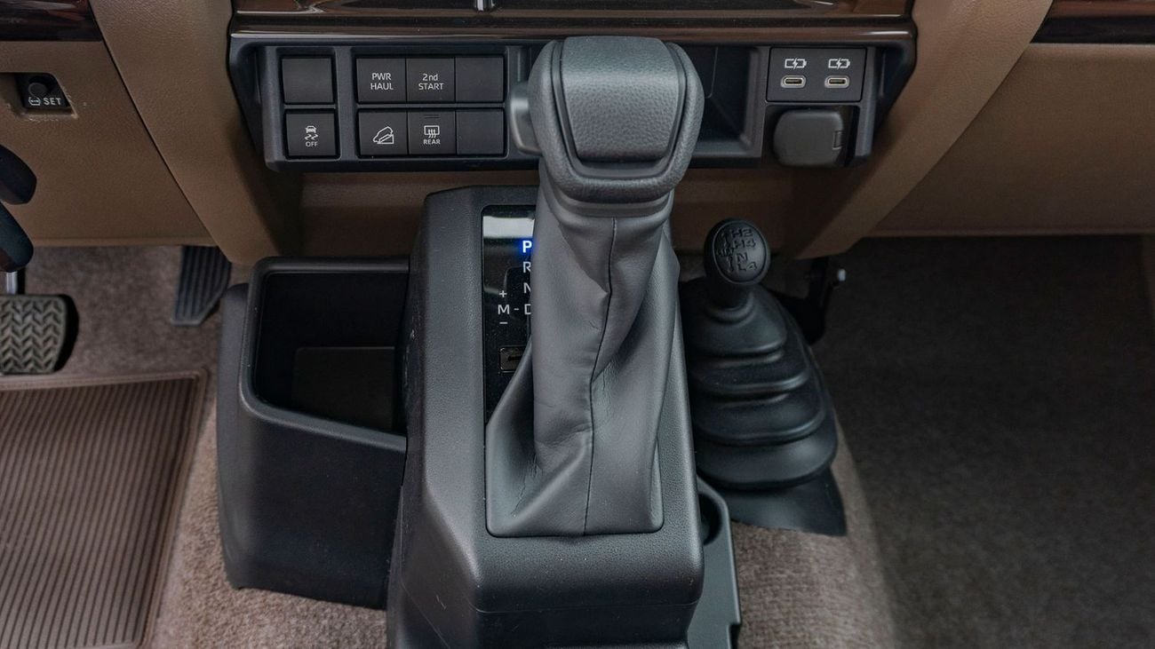 تويوتا لاند كروزر 70 2026 Toyota Land Cruiser LC71 2.8L AT Diesel Full option (Silver)