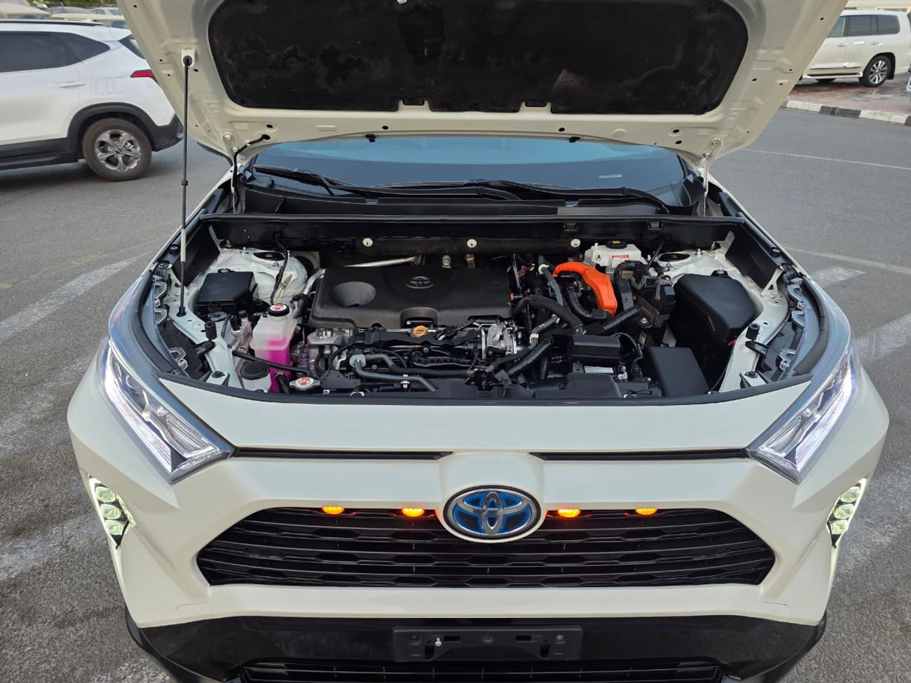 Toyota RAV4 2020 XSE hybrid Sunroof , 4x4 , Push button and original leather