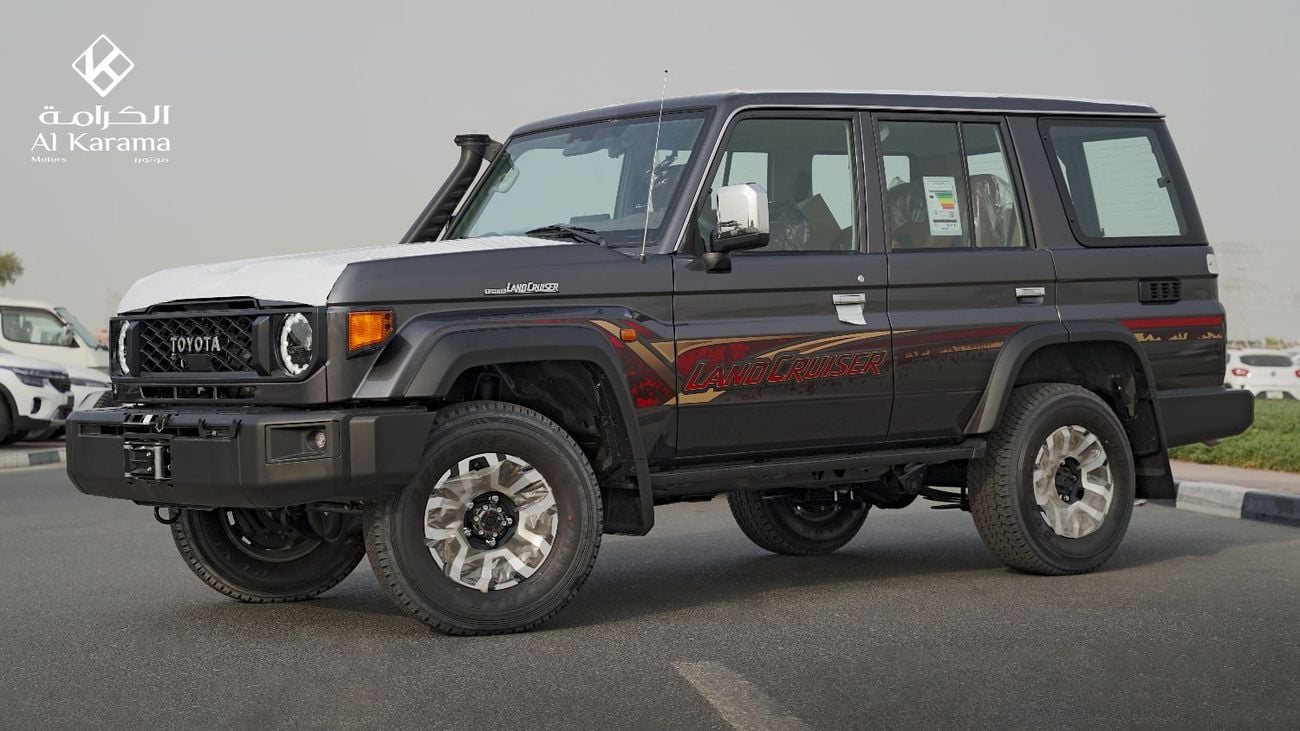 Toyota Land Cruiser 70 LC76 LX - GCC Specs 2.8L - Diff Lock | Apple car Play | Cruise Control | LTA