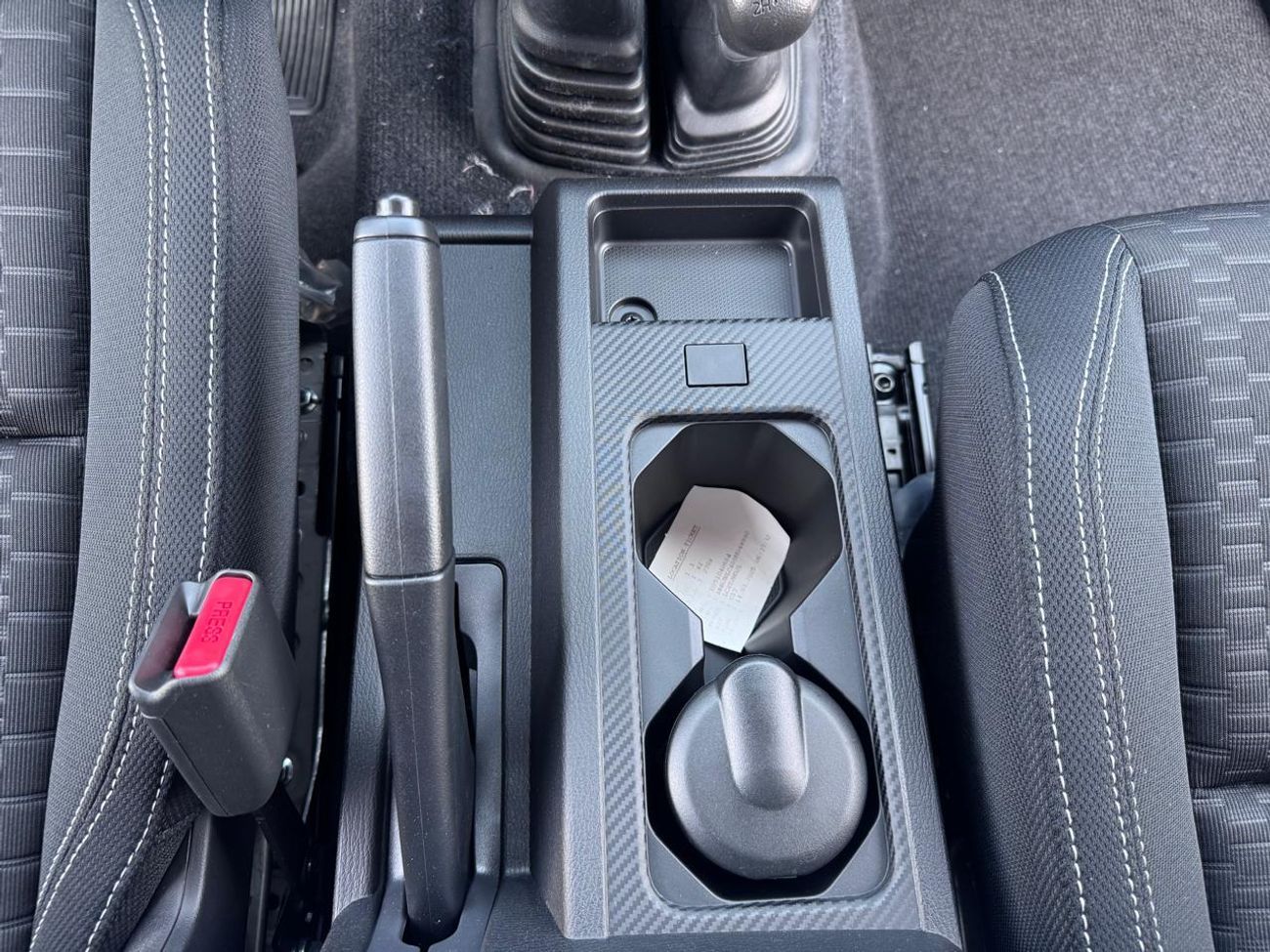 Mitsubishi L200 MITSUBISHI L200 Petrol Double Cabin 4WD 5MT 2.5L GLX_Basic Option_Bronze