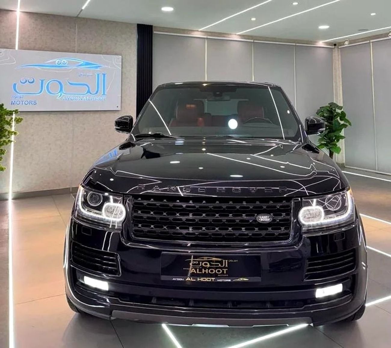لاند روفر رينج روفر Supercharged 5.0L SUPERCHARGED VOGUE V8 || GCC II FULLY LOADED || CHASSIS ACCIDENT FREE || RED INTER