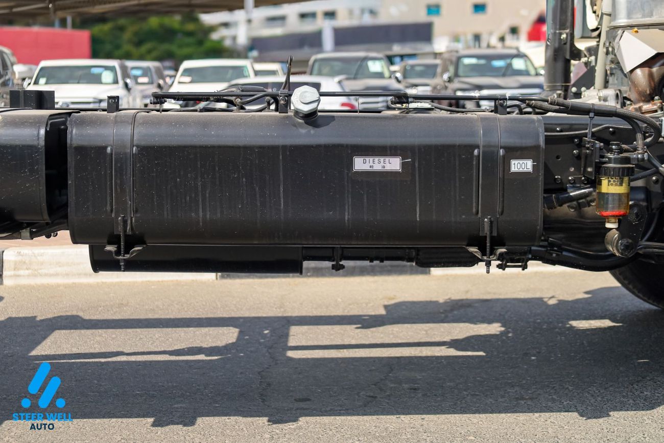 ميتسوبيشي فوسو كانتير 4.2L M T 4x2 Diesel Standard Chassis