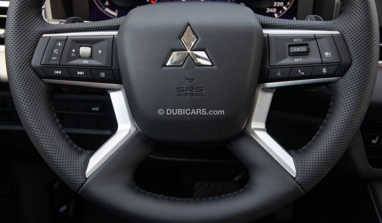 ميتسوبيشي آوتلاندر S-AWC 4WD/Pano-Roof/360camera/7seats. Local Registration +10%