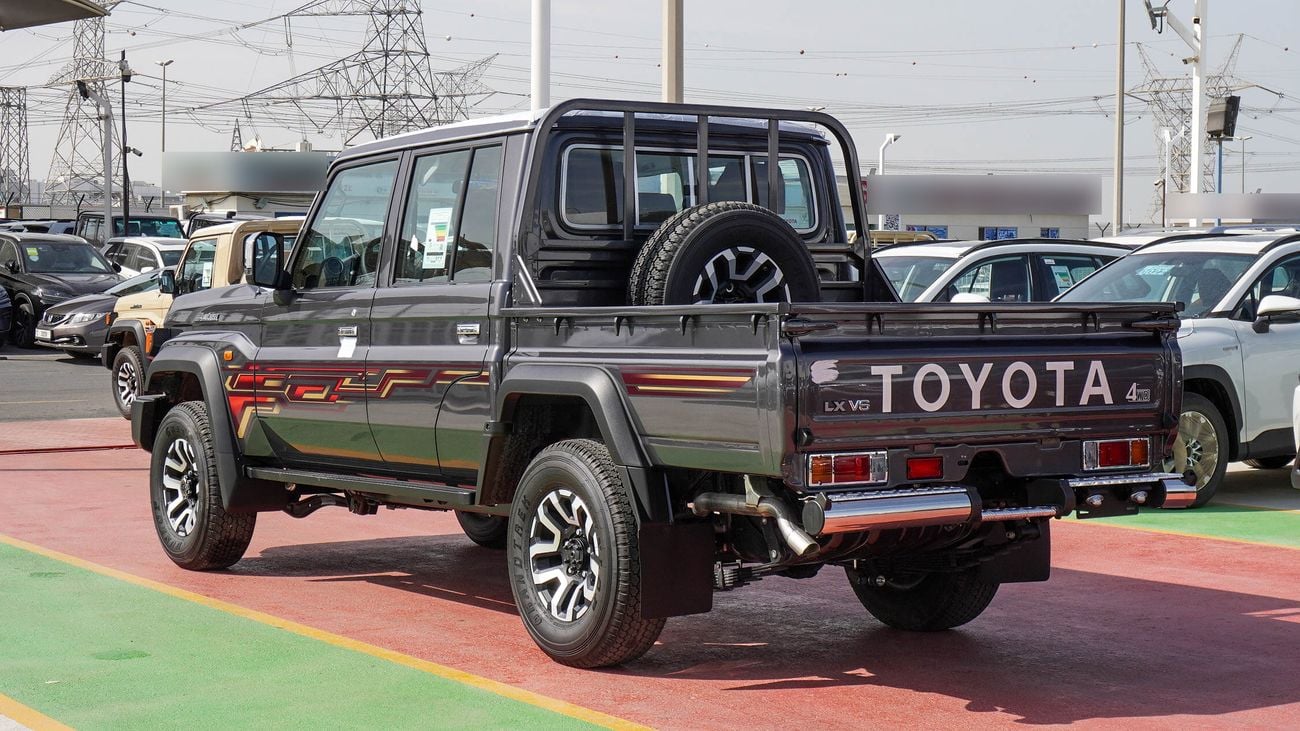 تويوتا لاند كروزر بيك آب LX 4.0L V6 A/T