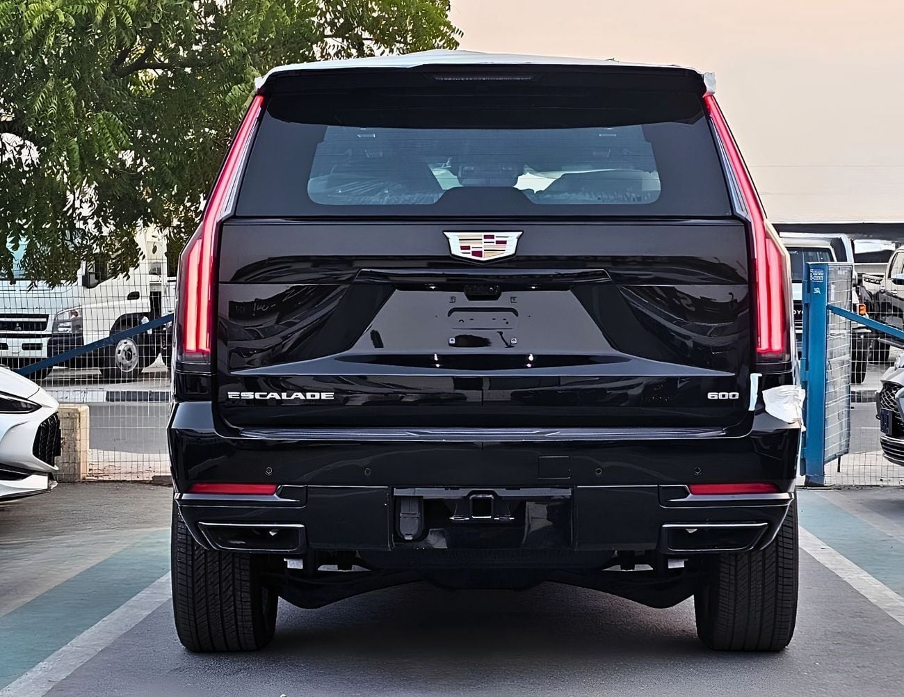 كاديلاك إسكالاد سبورت كاديلاك إسكاليد سبورت || محرك بنزين V8 سعة 6.2 لتر، دفع رباعي، ناقل حركة أوتوماتيكي | رادار | سقف با